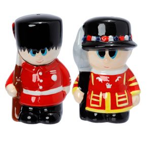 London Guardsman & Beefeater Ceramic Salt & Pepper Set London Guardsman & Beefeater Ceramic Salt & Pepper Set